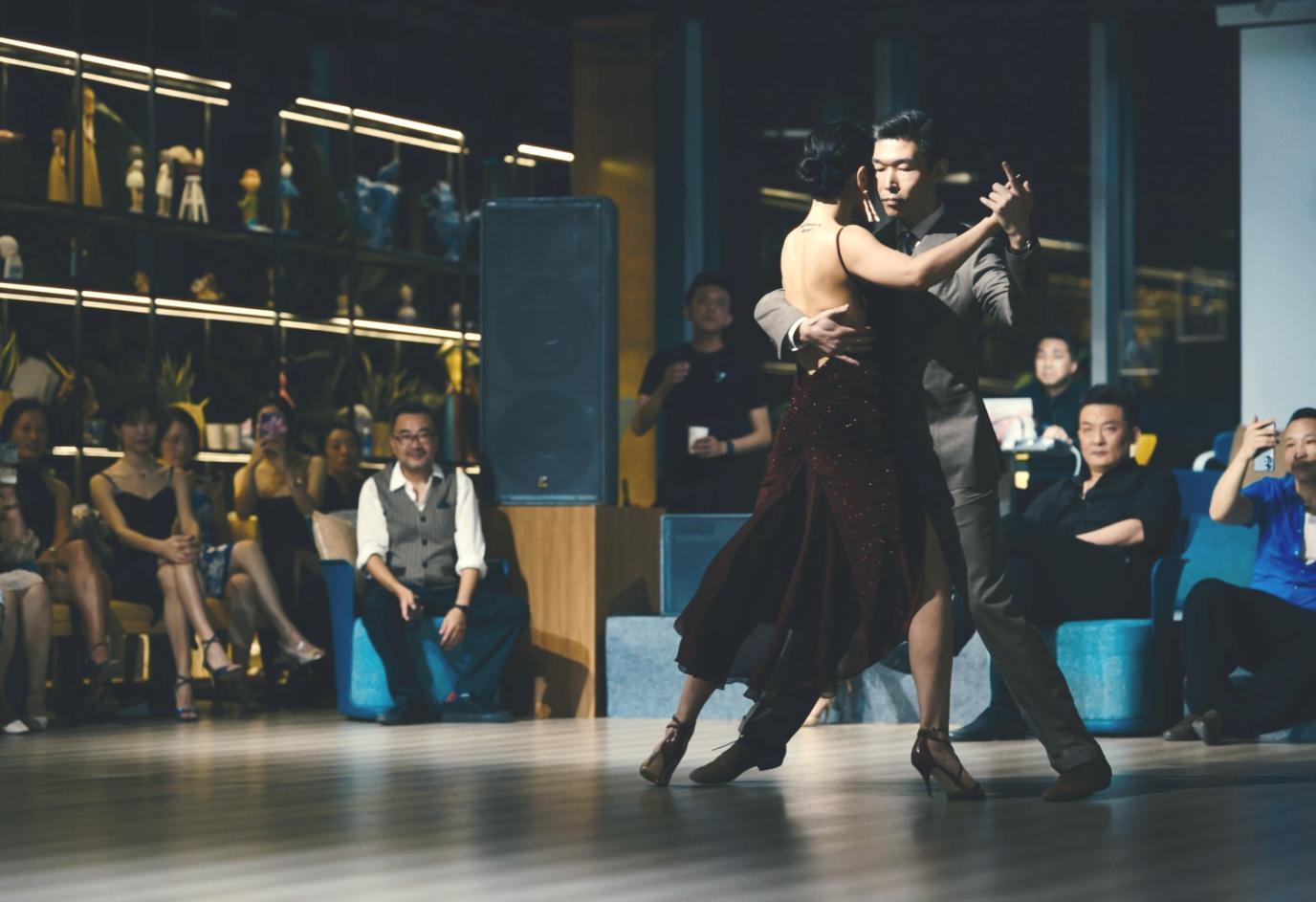 Studio de danse moderne et équipé